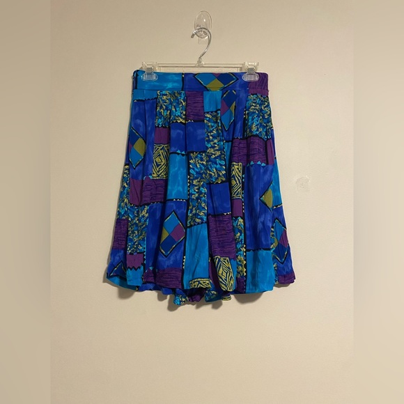 EUC C.B. Collections Blue & Purple Multi Print Shorts with pockets size medium - Picture 1 of 4